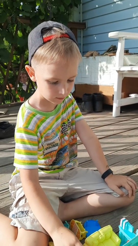 Вы можете играть в любую игру с малышом и в любом месте.

Зная всего лишь несколько фраз на английском, можно уже поиграть в игру с малышом и он будет обучаться и запоминать слова и фразы.

Повторяйте одни и те же фразы, но в разных ситуациях и ребенку не придется их заучивать.

Как играть, что говорить и как не "слиться" на пути к цели - все есть на моем курсе "Английский для мамы и малыша"

Чтобы узнать подробнее, ставьте "+" в директ, вышлю вам всю информацию.